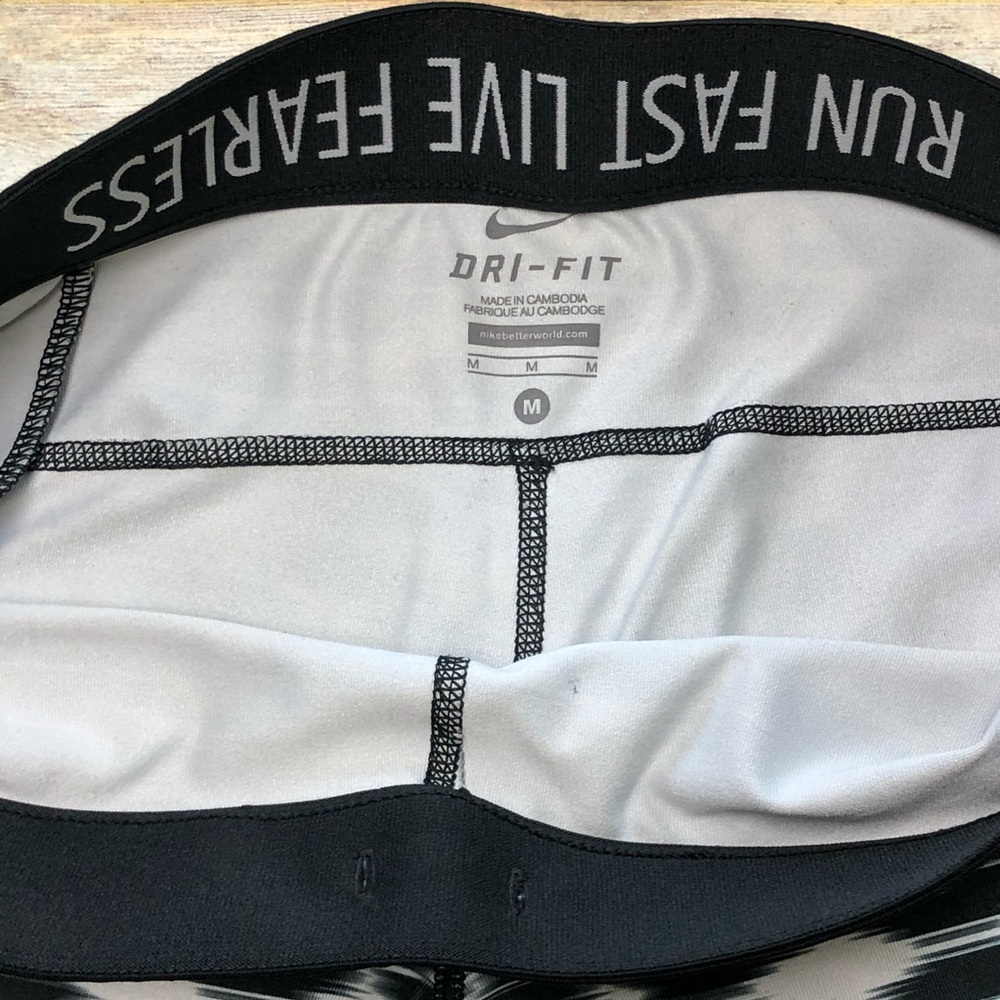 Nike Essential Dri-Fit Leggings - Picture 2 of 7